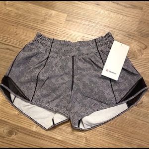 Rare 2020 Lululemon Sea Wheeze Hotty Hot Short 2.5”